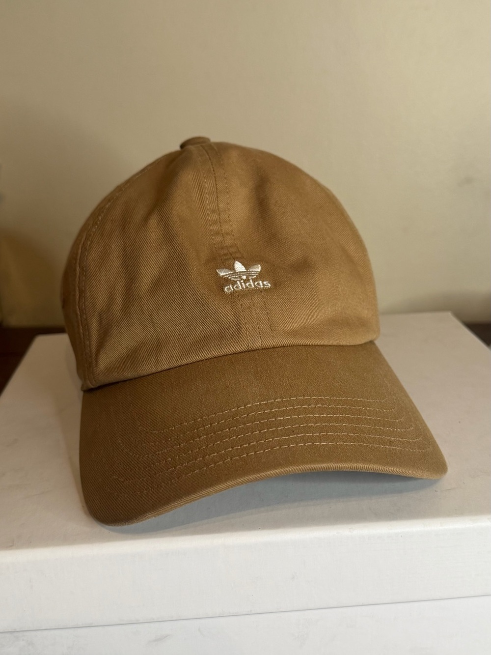 2 Adidas women’s Tan and Beige Baseball Caps
